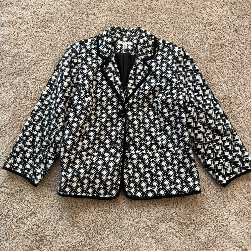 JM Collection Black and White Graphic Blazer